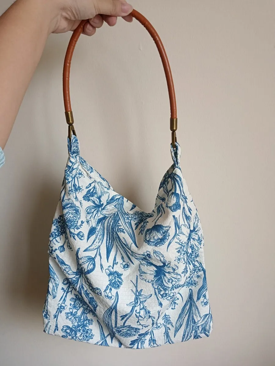 Soft fabric tote with pu strap - Image 1