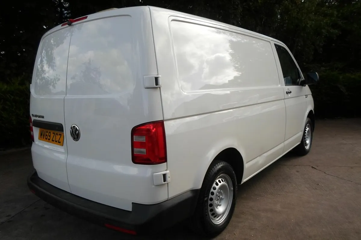Volkswagen Transporter 2019 - Image 3