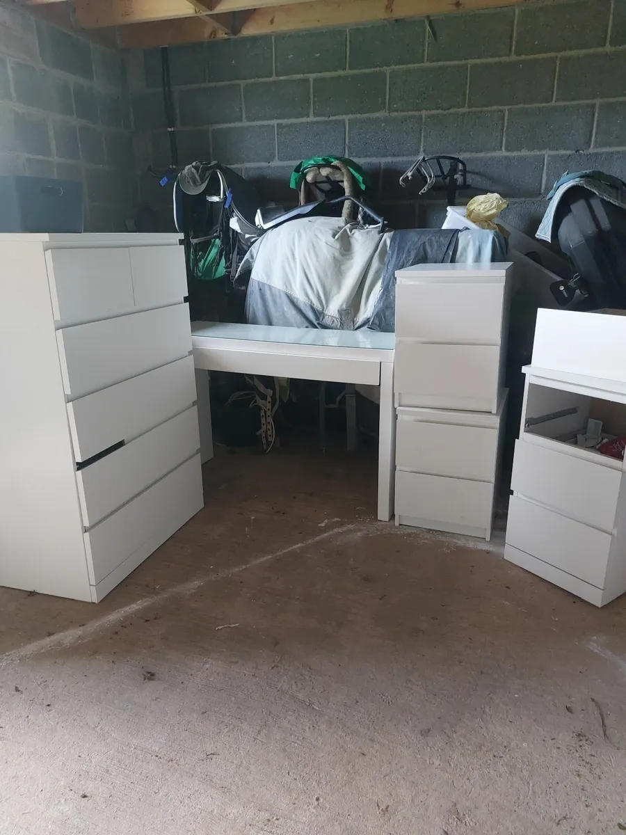 Bedroom furniture - Image 1