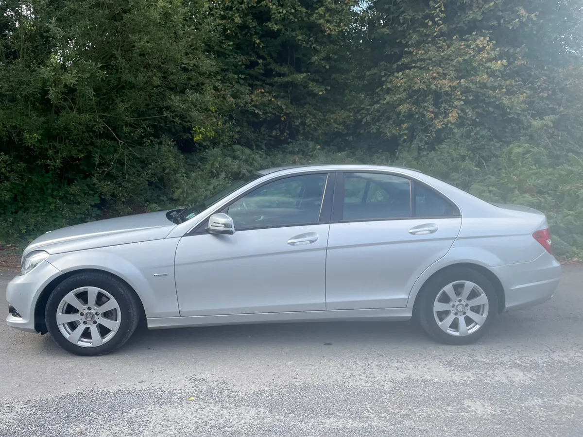 Mercedes-Benz C-Class 2012, automatic - Image 2