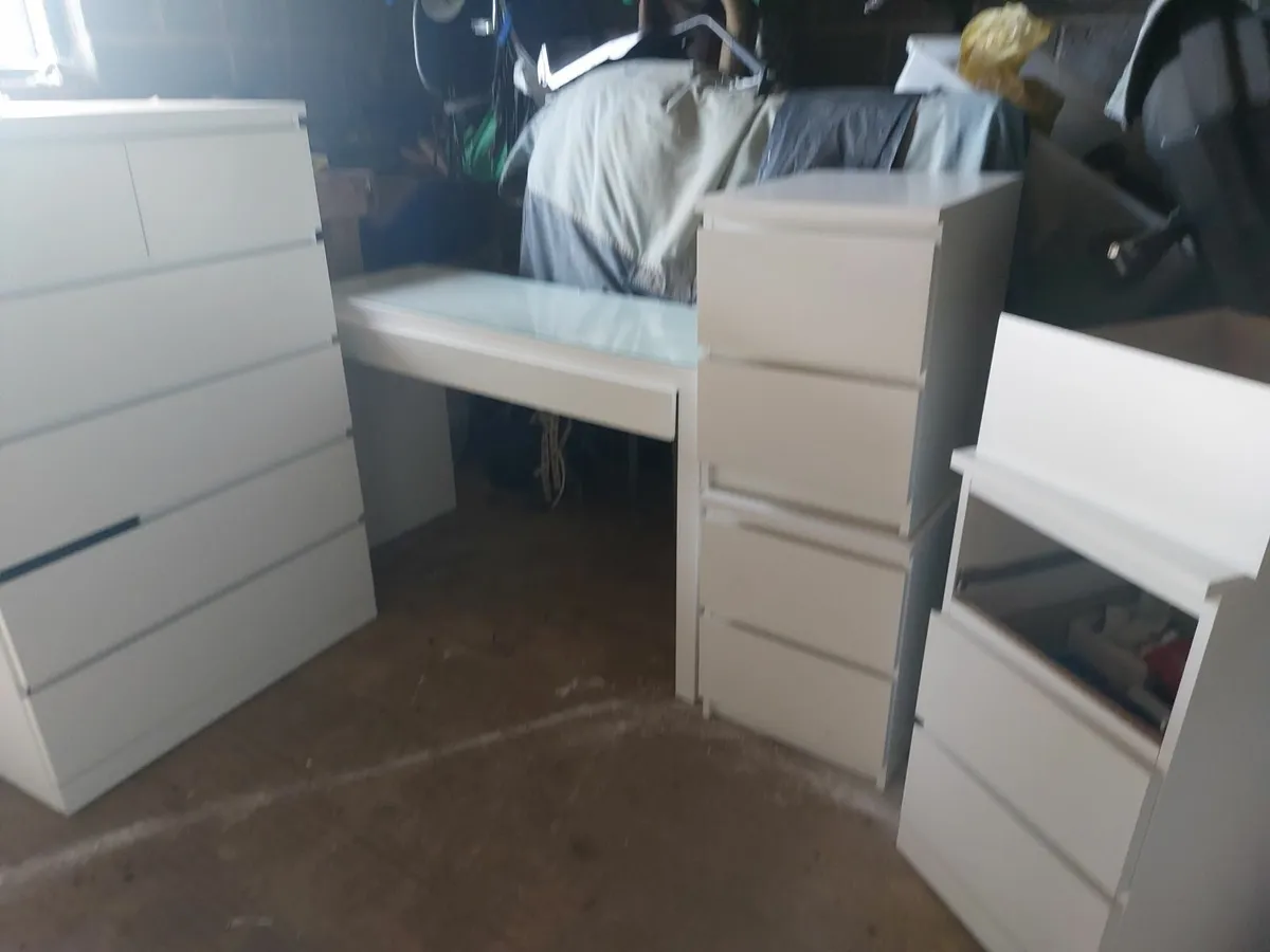 Bedroom furniture - Image 2