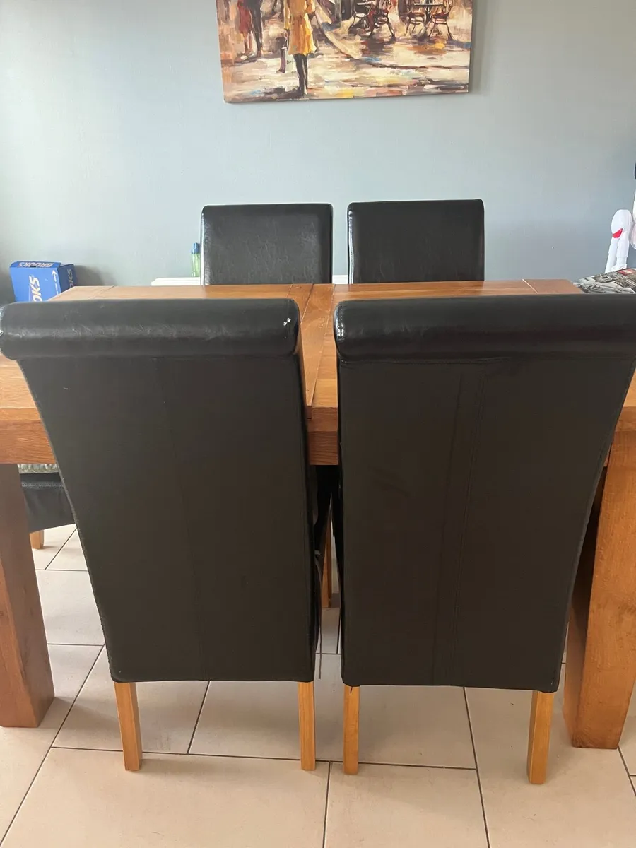 Dining table and 6 chairs - Image 1