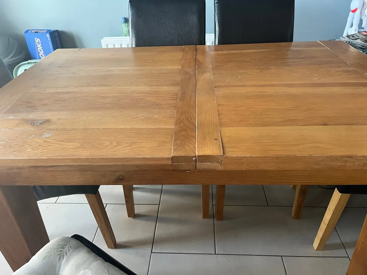 Dining table and 6 chairs - Image 2
