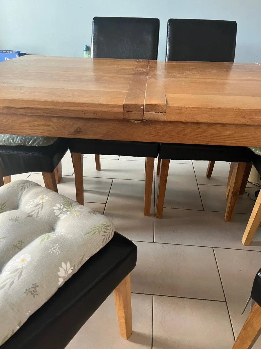 Dining table and 6 chairs - Image 3