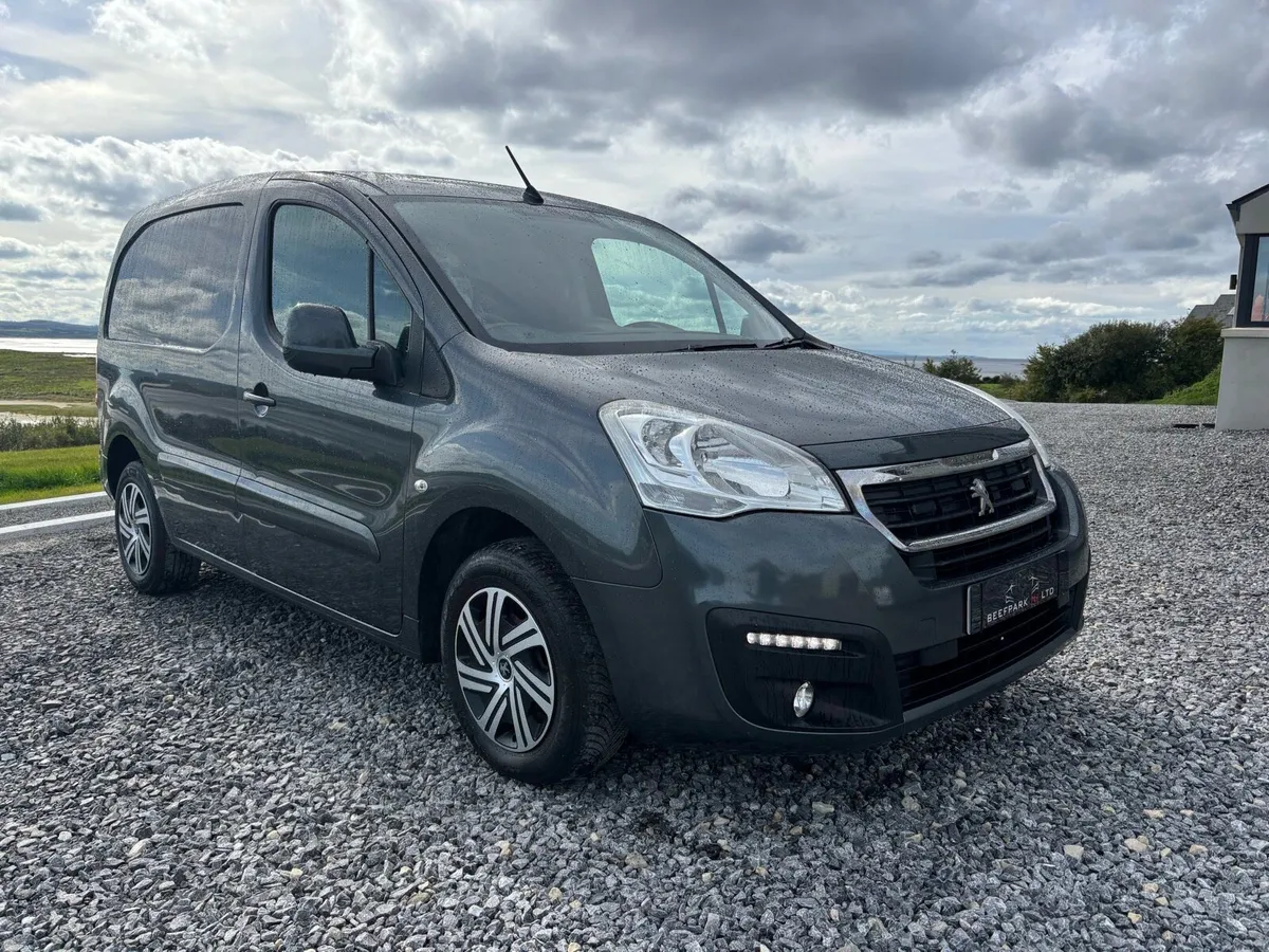 2017 Peugeot Partner 1.6 (100bhp) Look Pack - Image 1