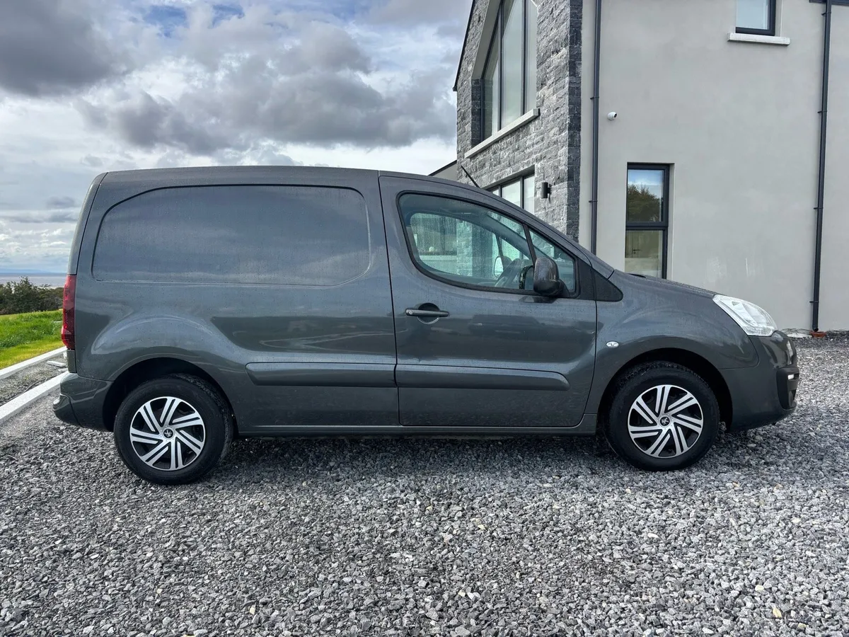 2017 Peugeot Partner 1.6 (100bhp) Look Pack - Image 4