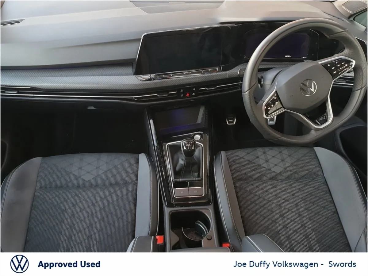 Volkswagen Golf 1.5 TSI 130HP R-line - Image 3