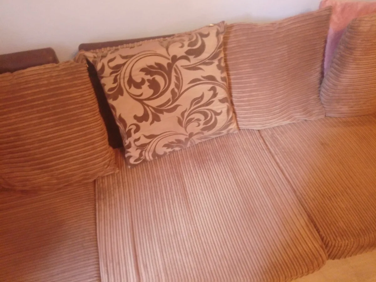 2 piece large corner suite - Image 1