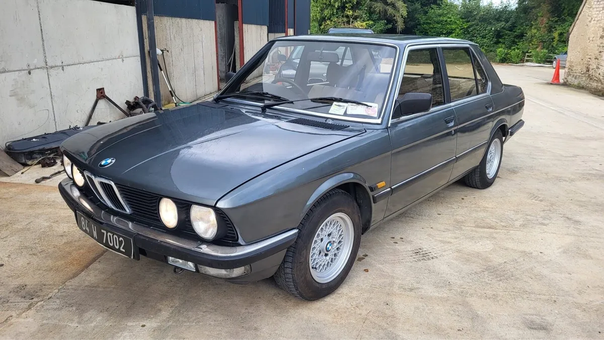 BMW 528i E28 1984 - Image 1