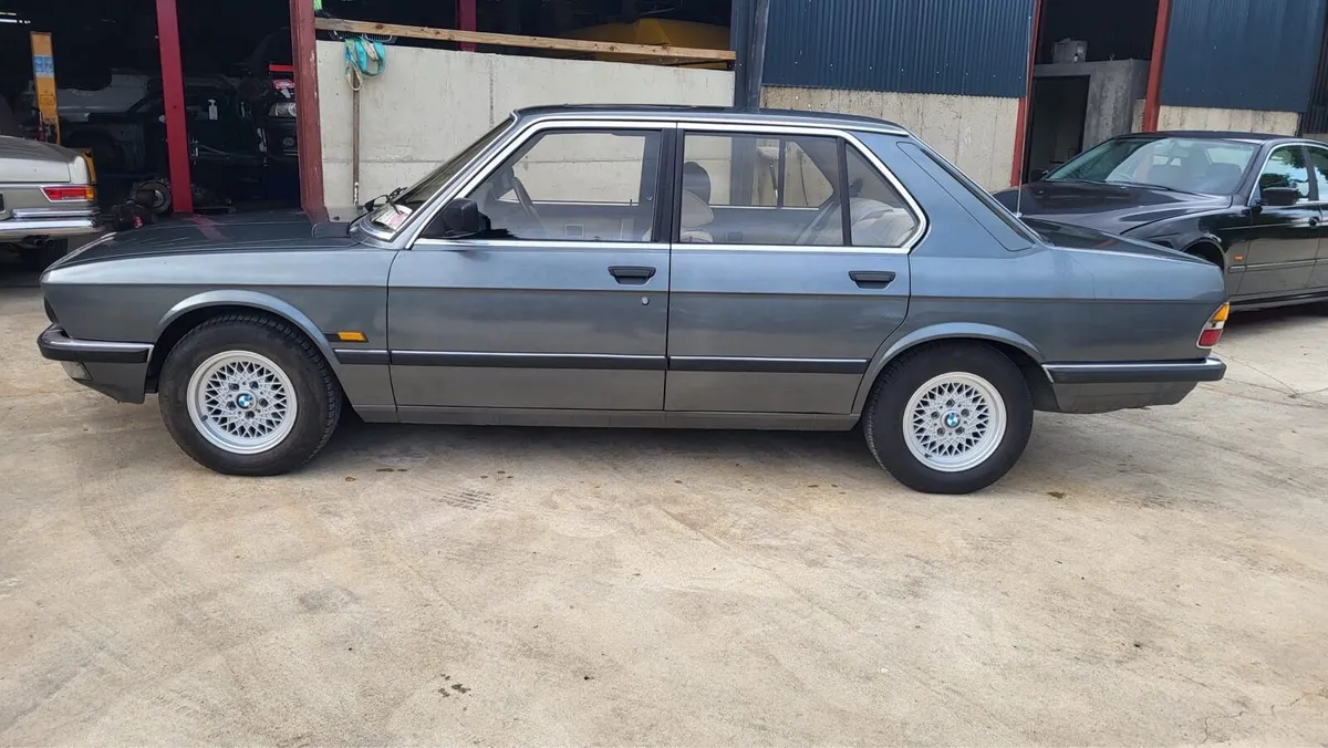 BMW 528i E28 1984 - Image 2