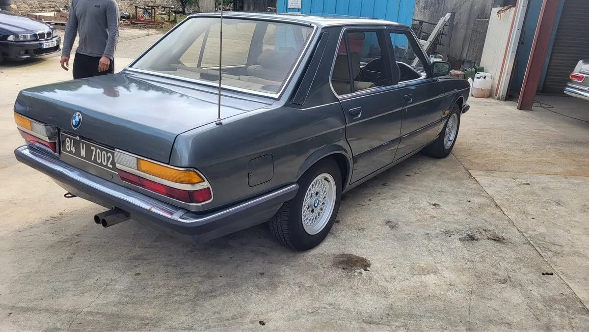 BMW 528i E28 1984 - Image 4