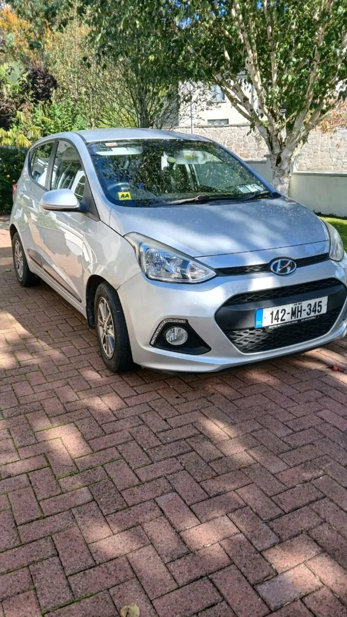 Hyundai i10 deluxe 4dr - Image 1