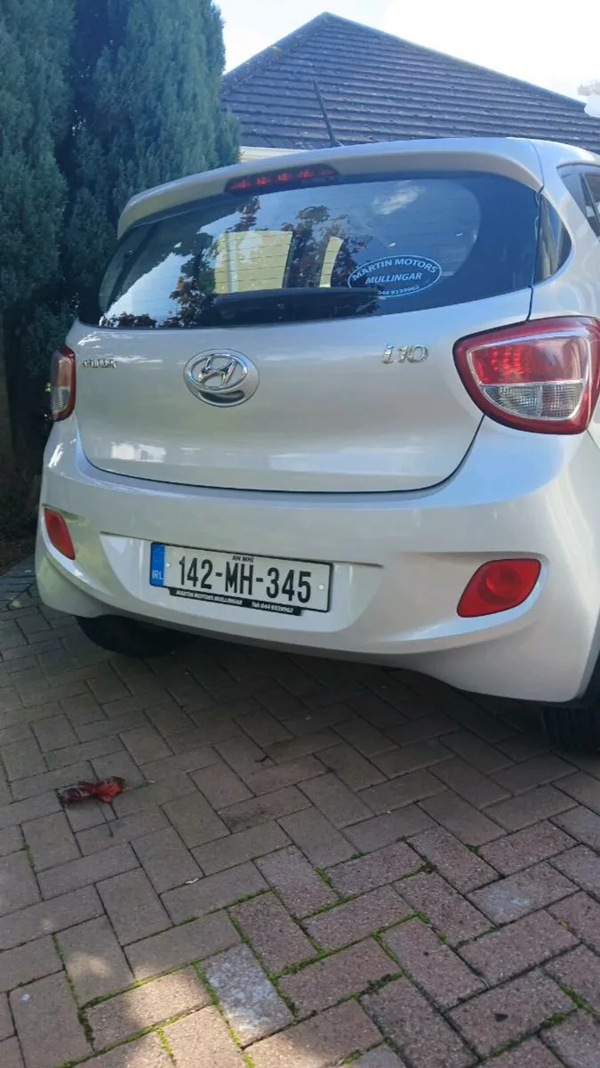 Hyundai i10 deluxe 4dr - Image 2