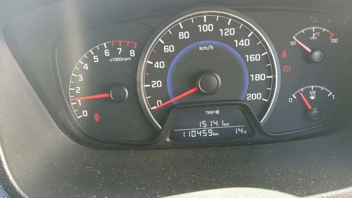 Hyundai i10 deluxe 4dr - Image 3