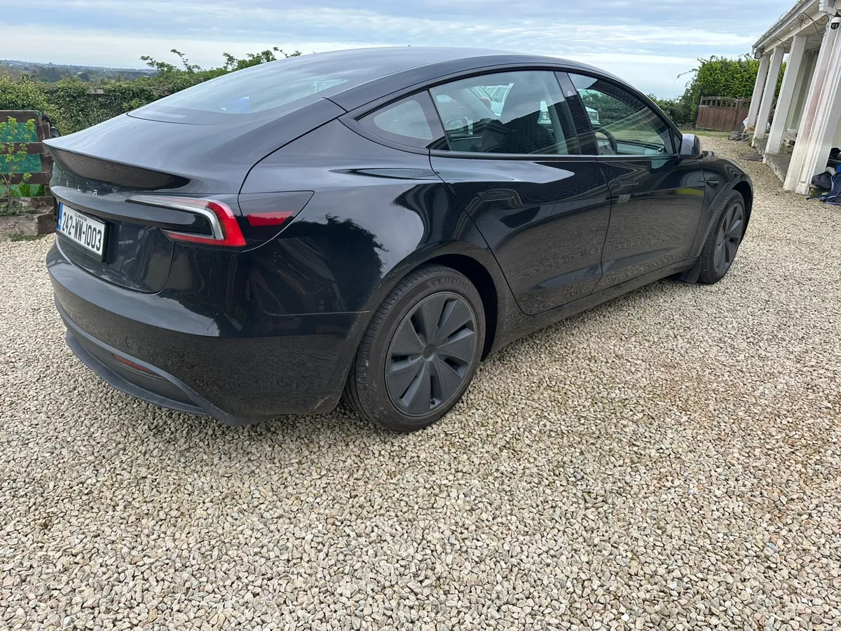Tesla Model 3 2024 Like New - Image 2