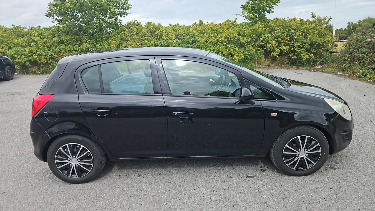 Opel Corsa 2011 - Image 2