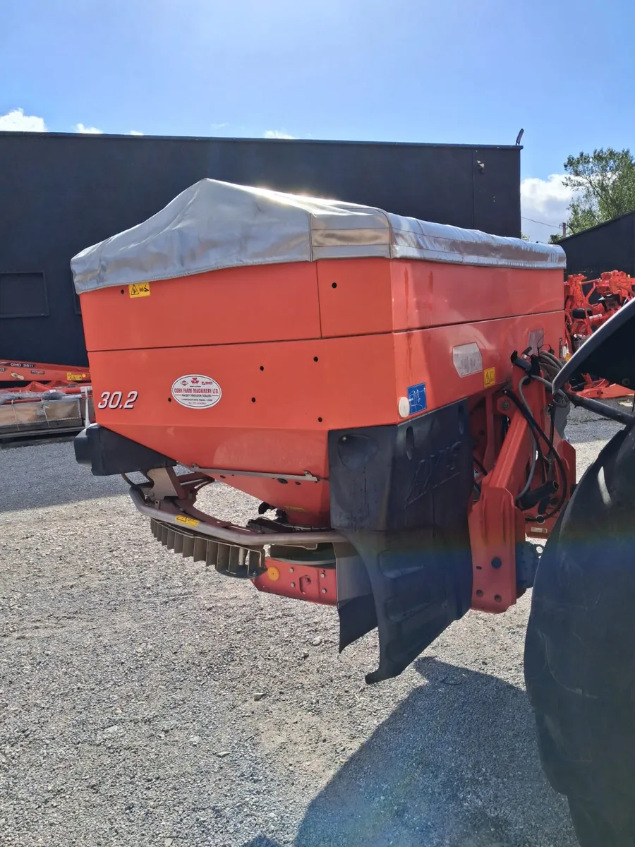 Rauch Axis 30.2 Varispread Fertiliser Spreader - Image 2
