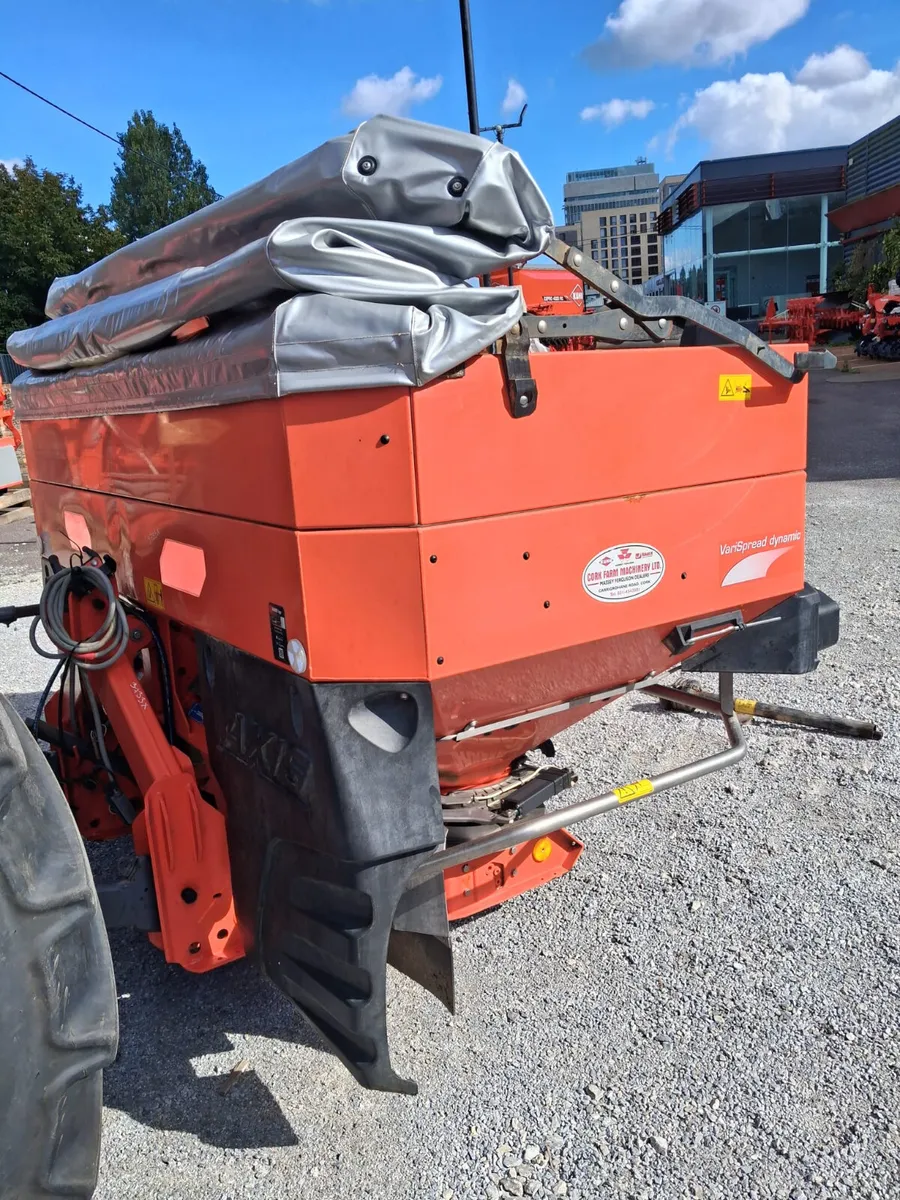 Rauch Axis 30.2 Varispread Fertiliser Spreader - Image 3