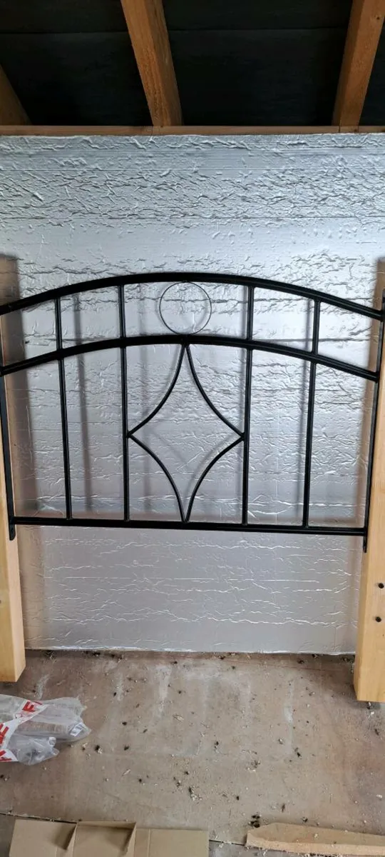 Single 3ft bed timber and metal - Image 1