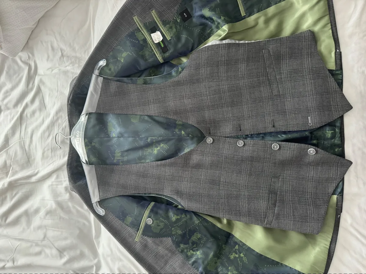 Remus Omus men’s suit 3 pieces - Image 2