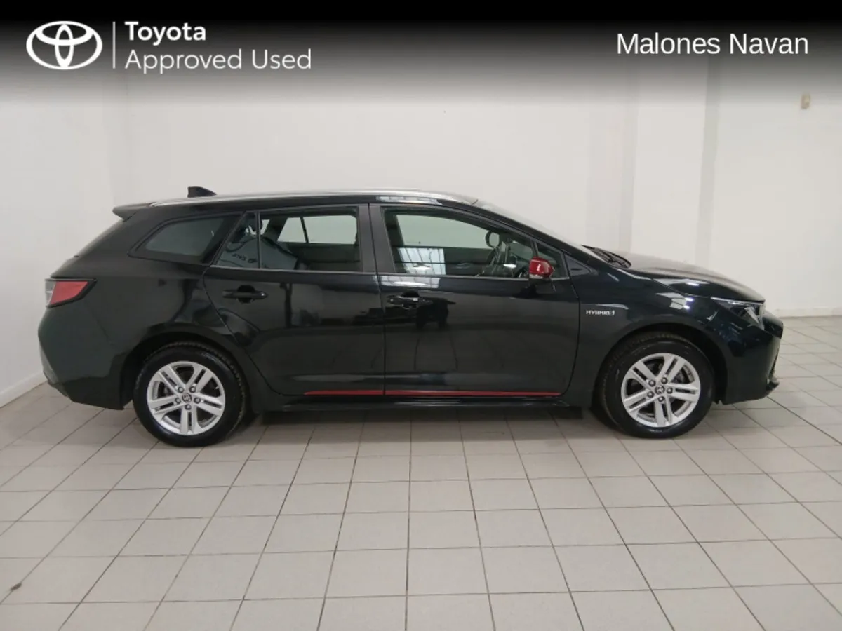 Toyota Corolla HYB 1.8 LUNA TS 4DR AUTO - Image 3