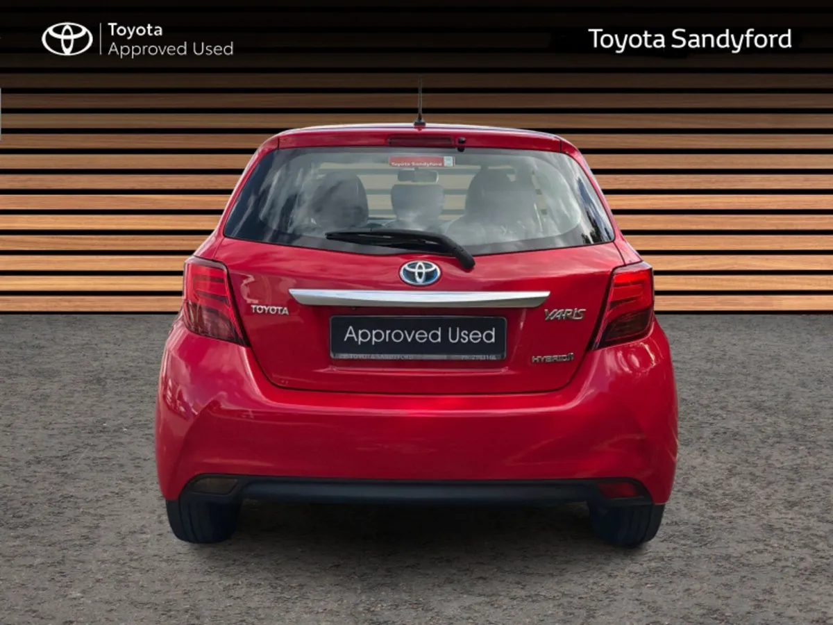 Toyota Yaris HYBRID LUXURY // REAR CAMERA // SAT-N - Image 4