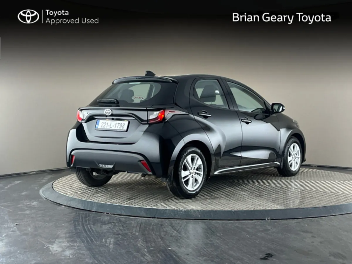Toyota Yaris 1.0 LUNA - Image 2
