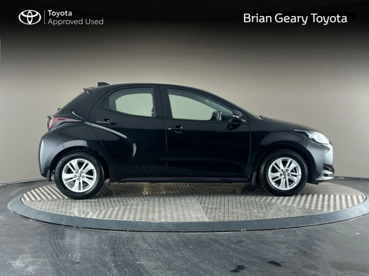 Toyota Yaris 1.0 LUNA - Image 3