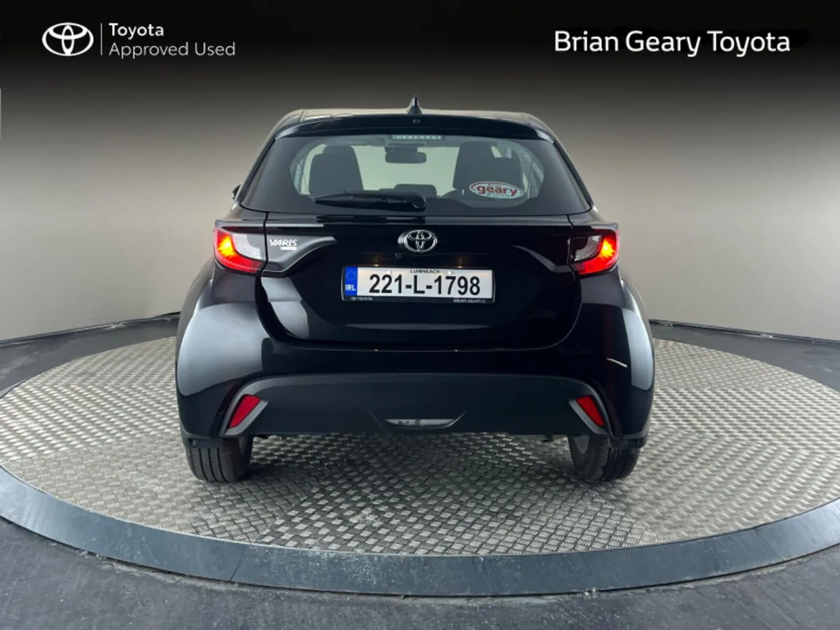 Toyota Yaris 1.0 LUNA - Image 4