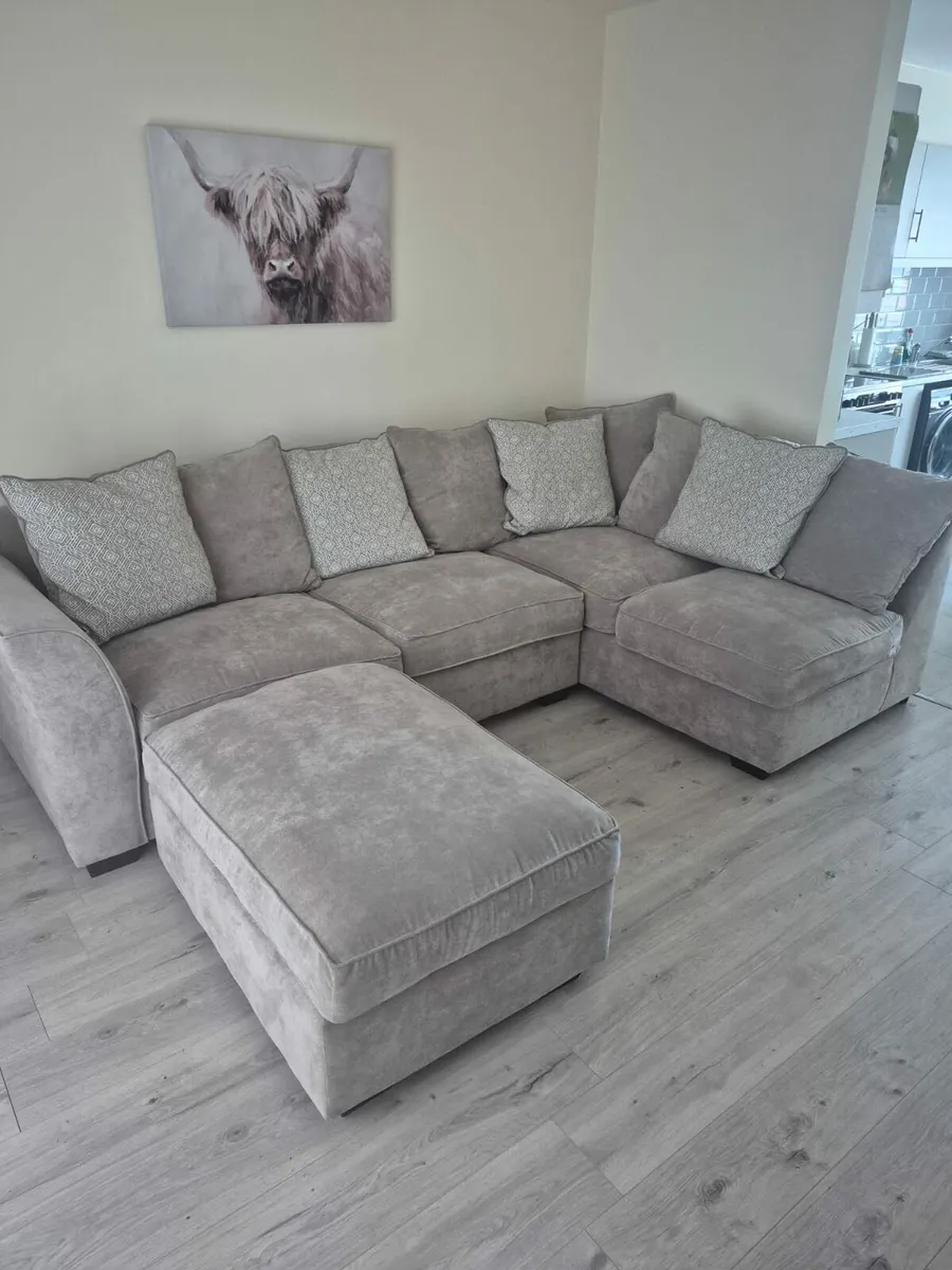 Corner suite with foot stool - Image 3