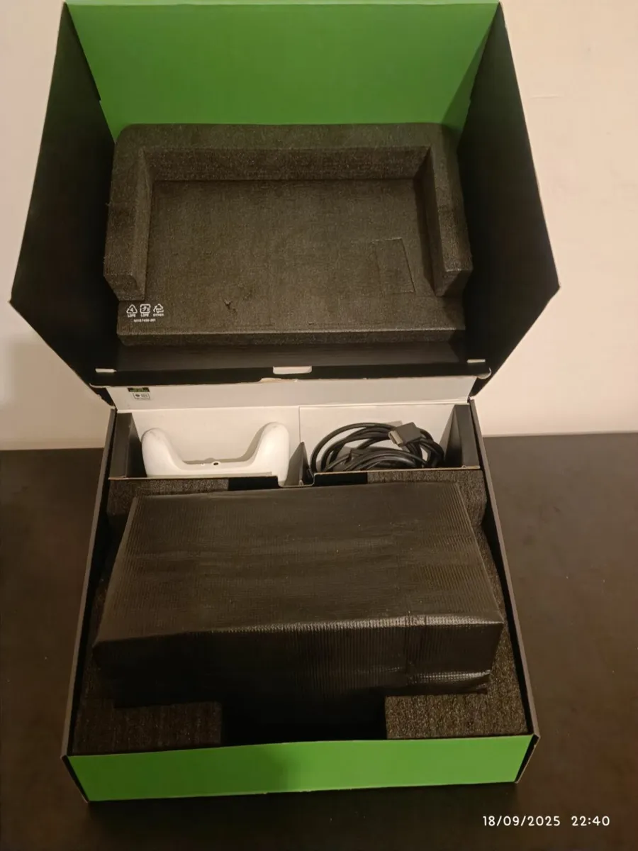 Xbox series X bundle (Used negotiable) - Image 2