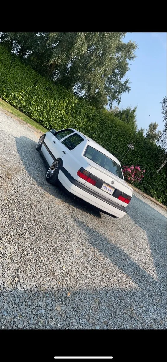 Volkswagen vento - Image 3