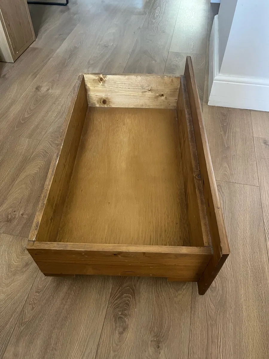 Large Underbed wood drawer on wheels - Image 4