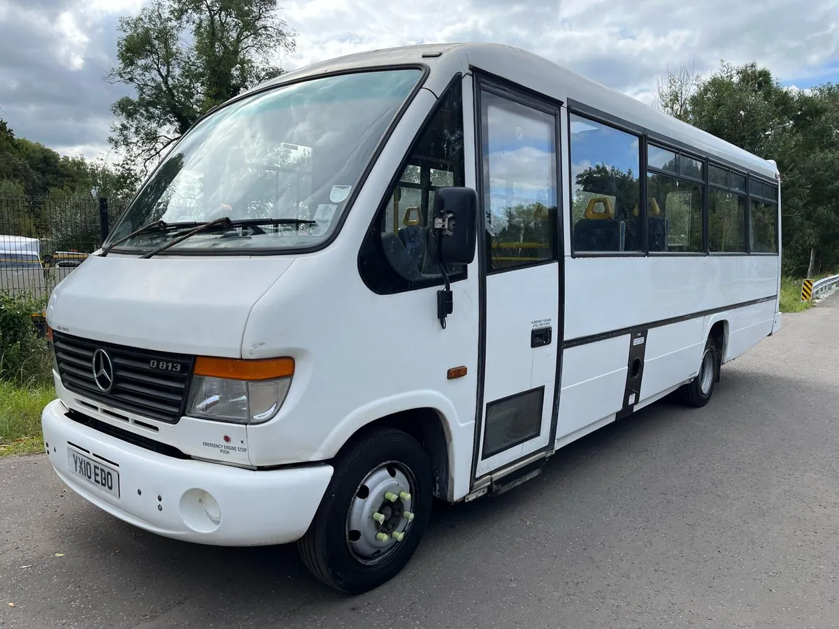 2010 MERCEDES VARIO 813 PLAXTON - Image 1