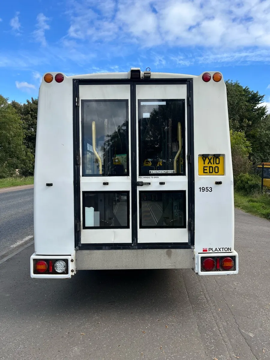 2010 MERCEDES VARIO 813 PLAXTON - Image 3
