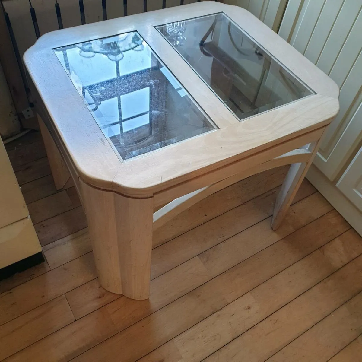 Pine coffee table with 2 glass panels - Image 2