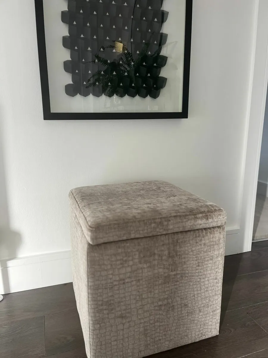 Pouffe - Image 1