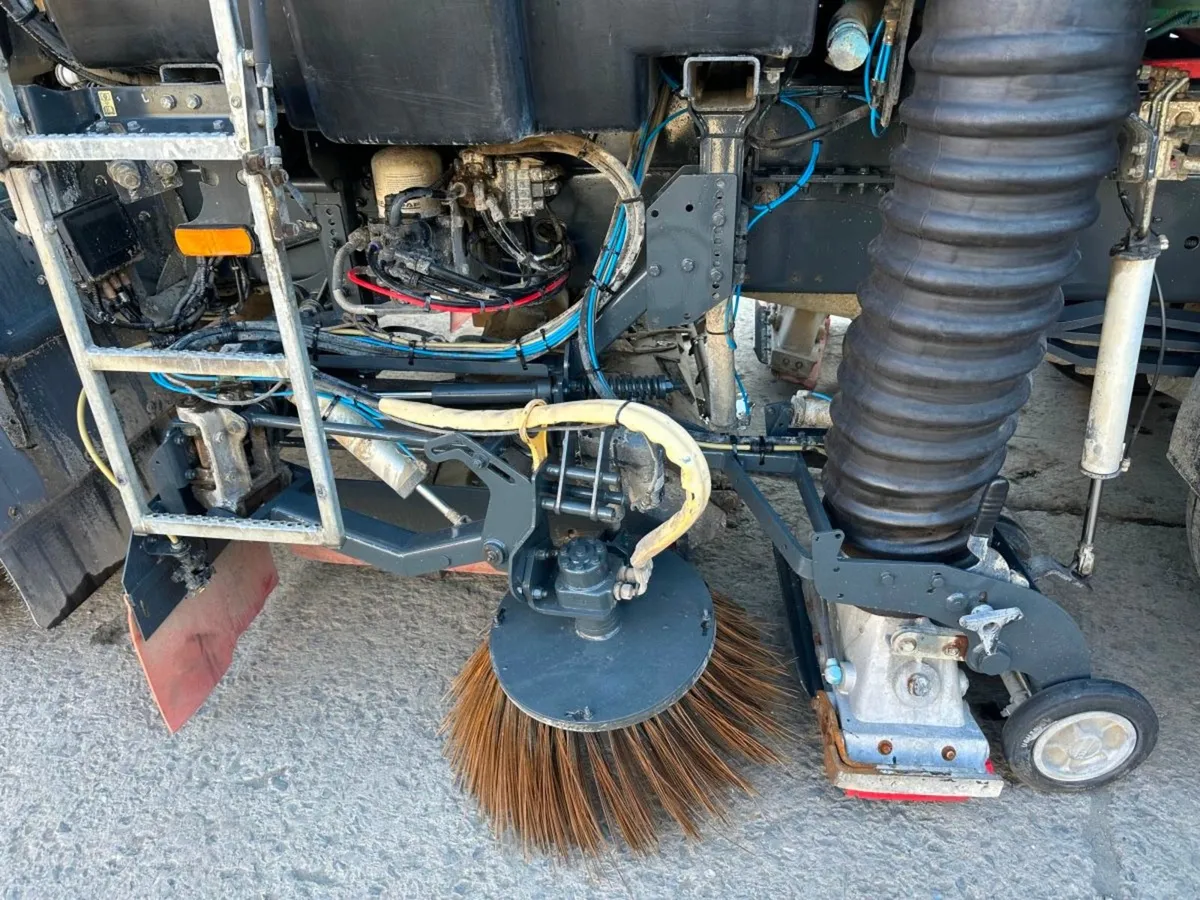 2019 DAF LF...JOHNSTON ROAD SWEEPER...77 KM. - Image 4
