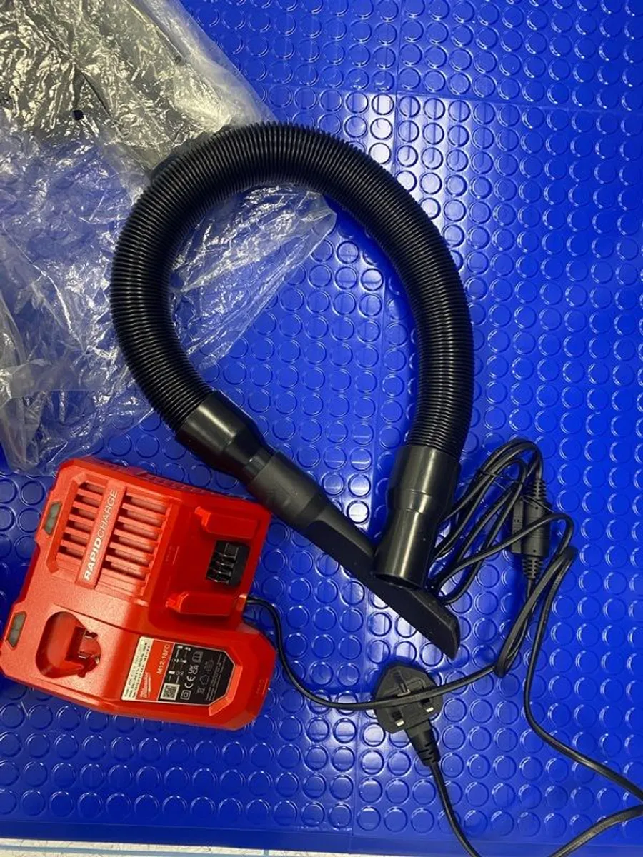 Milwaukee Vacuum - Image 2