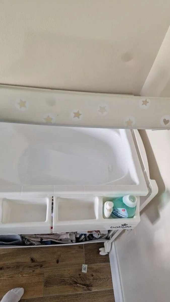baby changing - Image 3