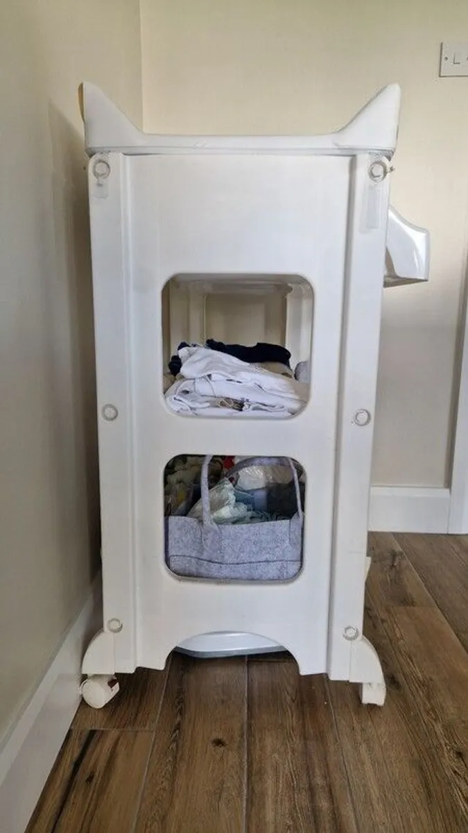 baby changing - Image 4
