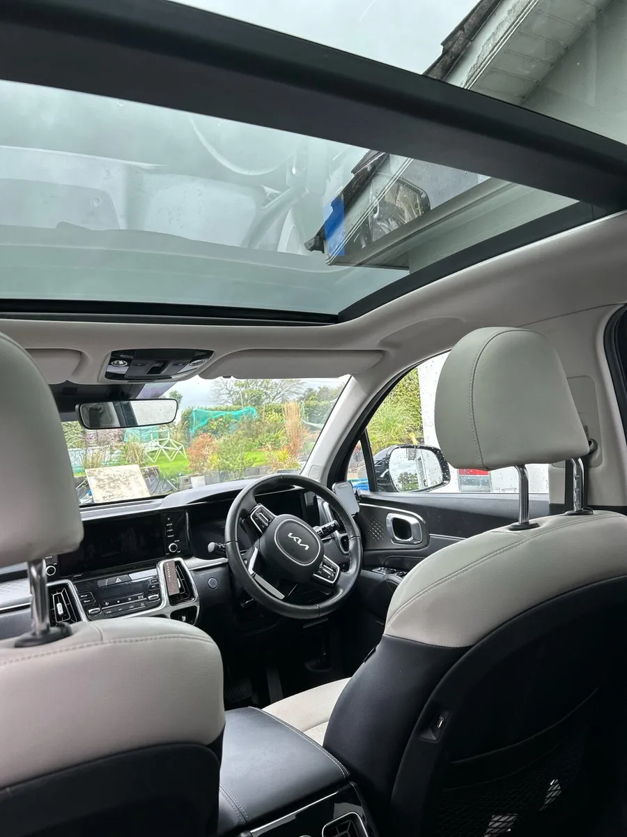 2022 Kia Sorrento PHEV K4 - 7 seat Plug in Hybrid - Image 3