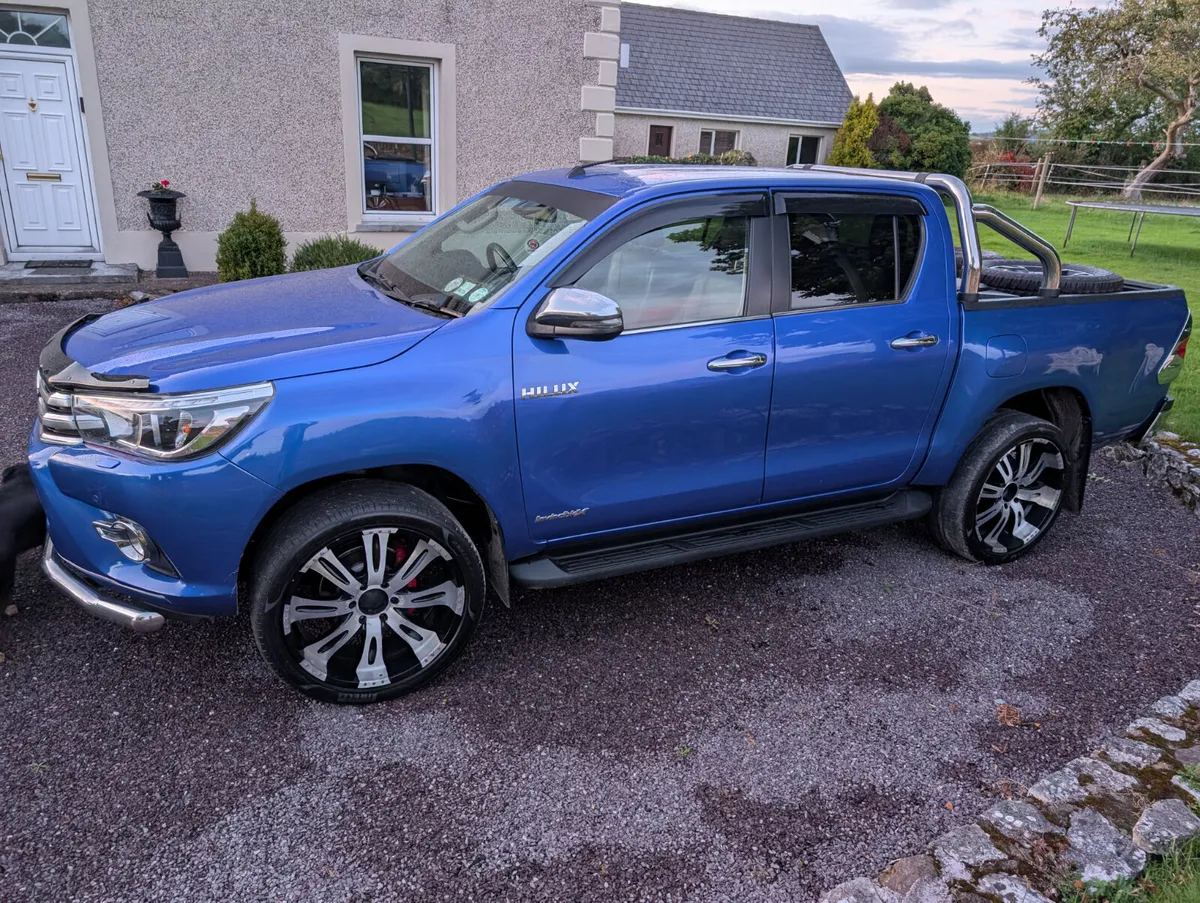 Toyota Hilux 2018 Double cab Invincible - Image 2
