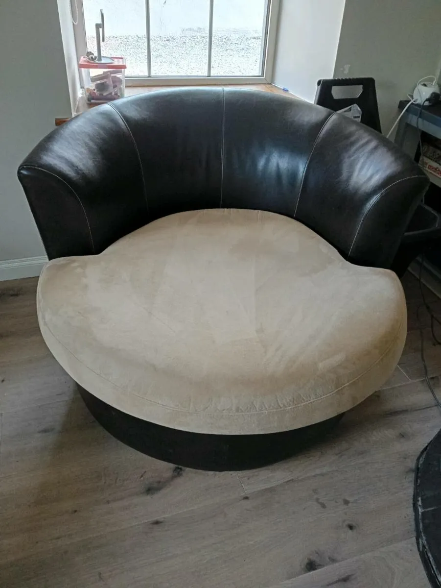 Love chair - Image 1