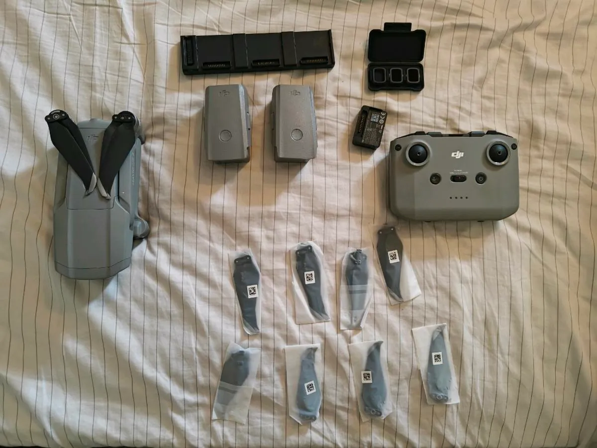 DJI Mavic air 2 fly more combo - Image 2