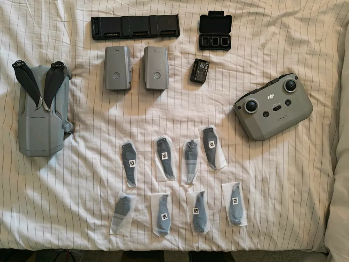 DJI Mavic air 2 fly more combo - Image 3