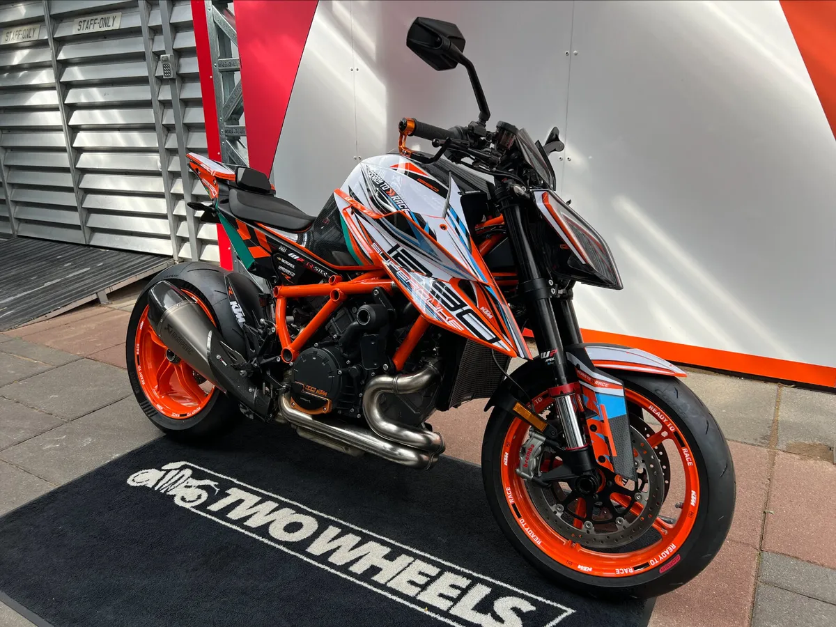 KTM 1290 Super Duke R - Image 2