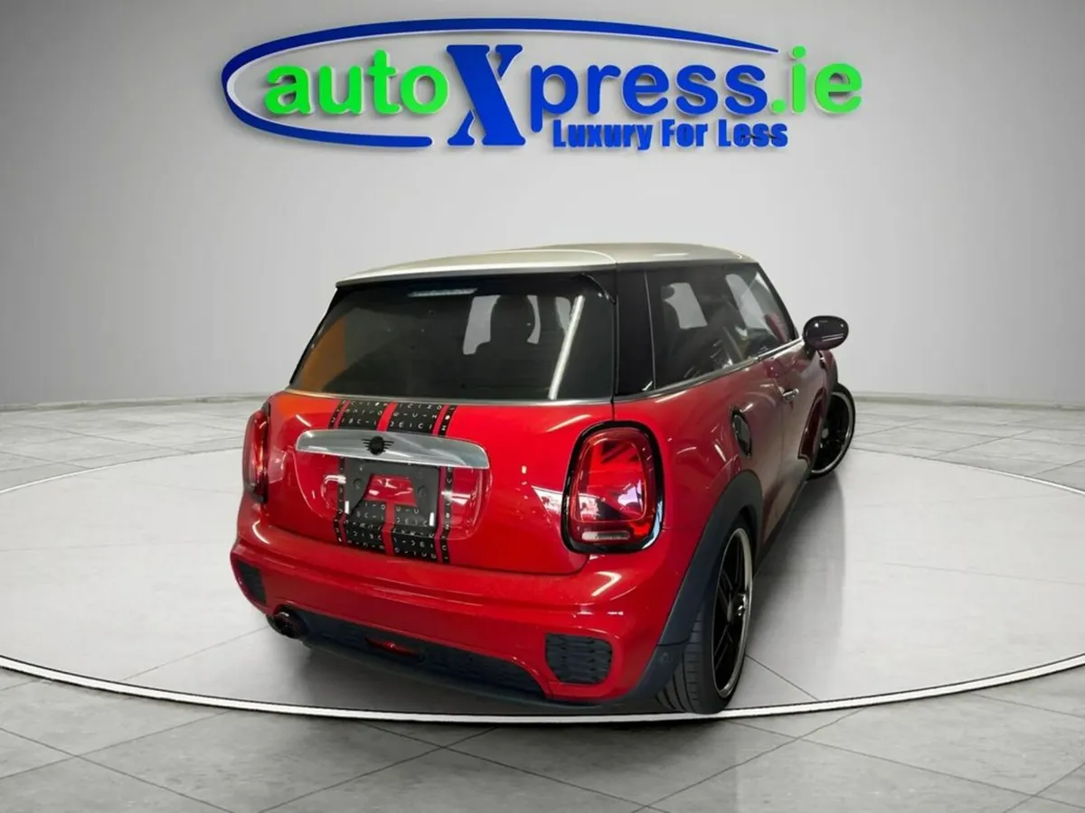 Mini Cooper 1.5 Automatic, Reversing camera - Image 3