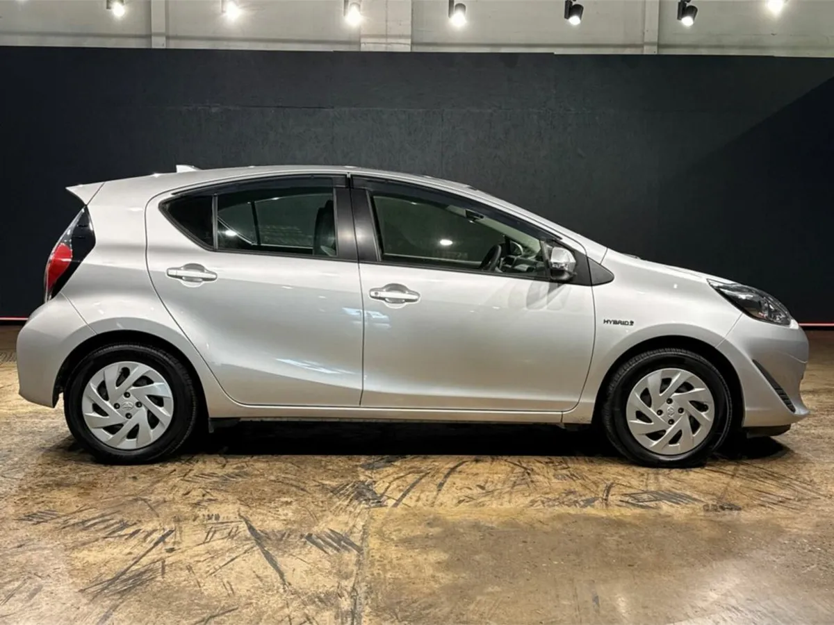 Toyota Aqua HYBRID 1.5L AUTOMATIC - AIR CONDITIONI - Image 3