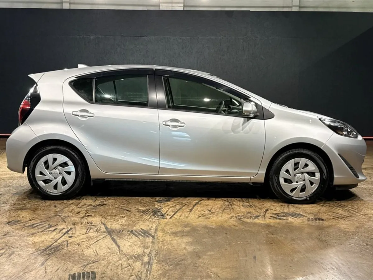 Toyota Aqua HYBRID 1.5L AUTOMATIC - AIR CONDITIONI - Image 2